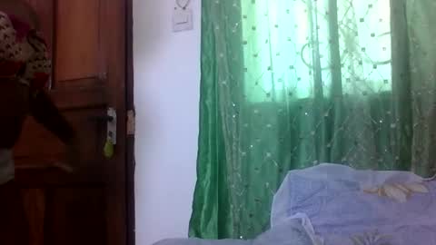 Snapshot of petitesweetchiq chatting on September 2025 09:03:02 AM petitesweetchiq online show from September 2025 09:03:02 AM