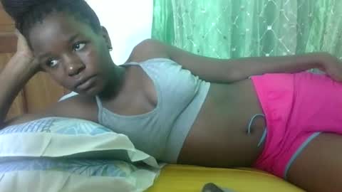 Snapshot of petitesweetchiq chatting on October 2025 11:30:01 AM petitesweetchiq online show from October 2025 11:30:01 AM