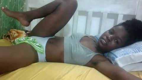 Snapshot of petitesweetchiq chatting on October 2025 11:57:02 PM petitesweetchiq online show from October 2025 11:57:02 PM