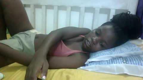 Snapshot of petitesweetchiq chatting on October 2025 06:39:01 PM petitesweetchiq online show from October 2025 06:39:01 PM