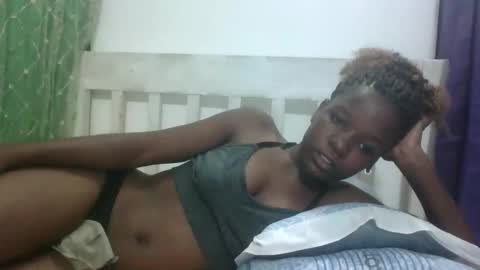 Snapshot of petitesweetchiq chatting on October 2025 09:37:01 PM petitesweetchiq online show from October 2025 09:37:01 PM