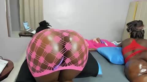 Snapshot of petitiana chatting on March 2026 03:32:02 AM Cayennee online show from March 2026 03:32:02 AM