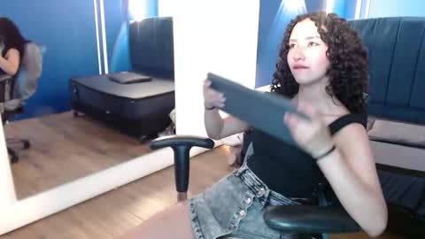 Moon  online show from October 2025 04:22:01 PM