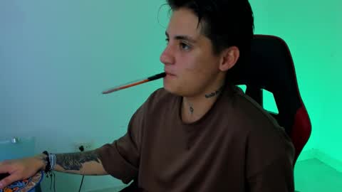 Snapshot of peytonbox chatting on October 2025 12:28:02 PM peytonbox online show from October 2025 12:28:02 PM