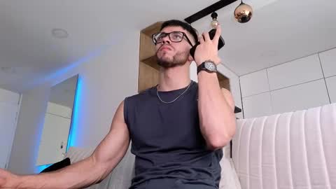 phantom_bigger1 online show from November 2025 03:33:02 PM