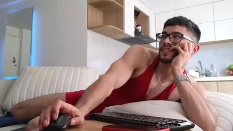 phantom_bigger1 online show from December 2025 03:17:02 PM