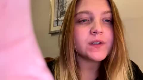 Snapshot of phatassblond chatting on December 2024 09:19:01 PM PhatAssBlond online show from December 2024 09:19:01 PM