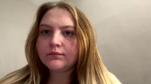 Snapshot of phatassblond chatting on January 2025 03:50:01 PM PhatAssBlond online show from January 2025 03:50:01 PM