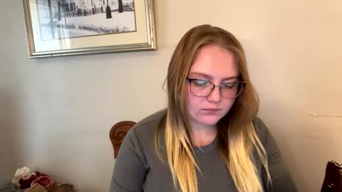 Snapshot of phatassblond chatting on January 2025 06:07:01 PM PhatAssBlond online show from January 2025 06:07:01 PM