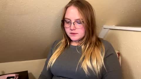 Snapshot of phatassblond chatting on January 2025 02:15:01 AM PhatAssBlond online show from January 2025 02:15:01 AM