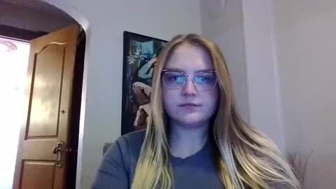 Snapshot of phatassblond chatting on February 2025 06:47:02 PM PhatAssBlond online show from February 2025 06:47:02 PM