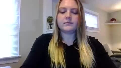 Snapshot of phatassblond chatting on February 2025 07:27:02 PM PhatAssBlond online show from February 2025 07:27:02 PM