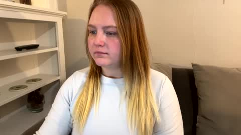 Snapshot of phatassblond chatting on February 2025 03:39:02 PM PhatAssBlond online show from February 2025 03:39:02 PM