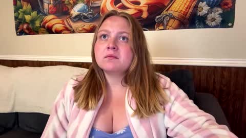 Snapshot of phatassblond chatting on September 2025 01:46:02 PM PhatAssBlond online show from September 2025 01:46:02 PM