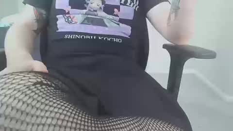 Mia online show from October 2025 05:02:02 PM