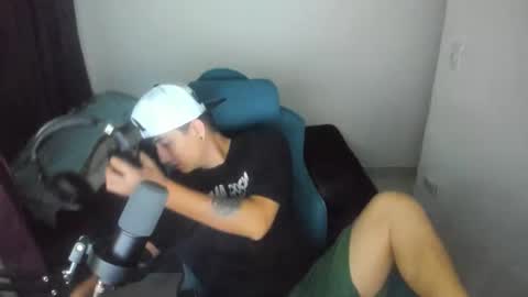 Snapshot of philip_dj chatting on April 2026 09:04:01 AM philip_dj online show from April 2026 09:04:01 AM