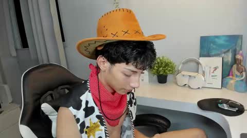 Snapshot of philipe_moonlight_ chatting on November 2025 02:02:02 AM Phil. INDEPENDENT MODEL online show from November 2025 02:02:02 AM