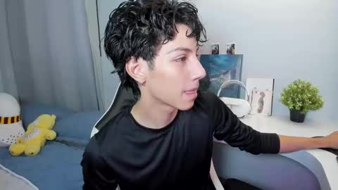 Snapshot of philipe_moonlight_ chatting on December 2025 10:00:02 AM Phil. INDEPENDENT MODEL online show from December 2025 10:00:02 AM