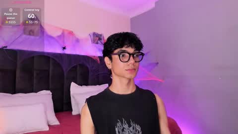 Phillip online show from October 2025 10:10:01 PM