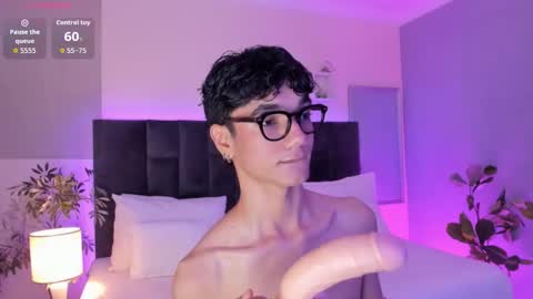 Phillip online show from November 2025 09:53:01 PM