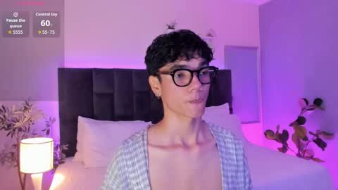 Phillip online show from November 2025 10:42:02 PM