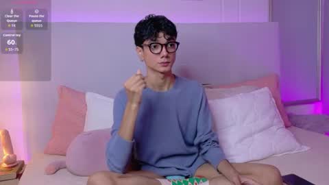 Snapshot of phillicious_ chatting on July 2026 11:37:02 PM Phillip online show from July 2026 11:37:02 PM