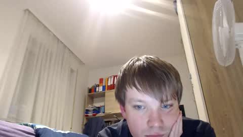 phillip25y online show from April 2026 09:23:01 PM