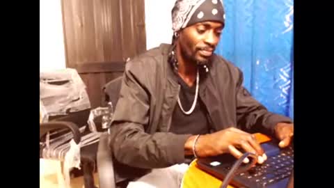 Snapshot of phillipp_hott chatting on February 2025 09:15:02 PM 2 pac shakur online show from February 2025 09:15:02 PM