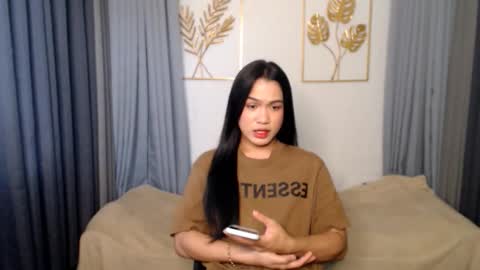 Snapshot of phlaura chatting on March 2026 05:30:01 AM laura online show from March 2026 05:30:01 AM