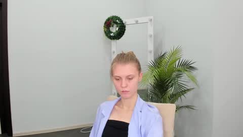 Snapshot of phoebepaw chatting on December 2024 03:39:01 PM Phoebe online show from December 2024 03:39:01 PM