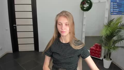 Snapshot of phoebepaw chatting on December 2024 11:29:02 AM Phoebe online show from December 2024 11:29:02 AM