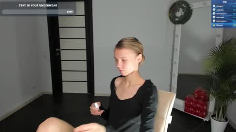 Snapshot of phoebepaw chatting on December 2024 06:35:01 AM Phoebe online show from December 2024 06:35:01 AM