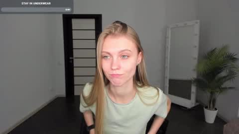 Snapshot of phoebepaw chatting on January 2025 11:10:02 PM Phoebe online show from January 2025 11:10:02 PM