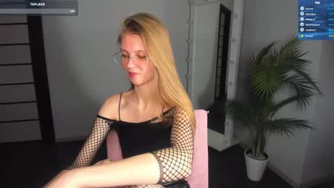 Snapshot of phoebepaw chatting on February 2025 01:24:01 PM Phoebe online show from February 2025 01:24:01 PM