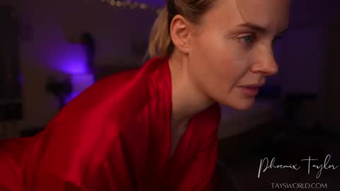 Snapshot of phoenix_taylor chatting on November 2025 01:27:02 AM PHOENIX TAYLOR online show from November 2025 01:27:02 AM