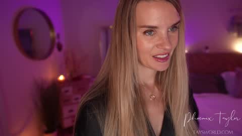 Snapshot of phoenix_taylor chatting on November 2025 02:10:02 AM PHOENIX TAYLOR online show from November 2025 02:10:02 AM