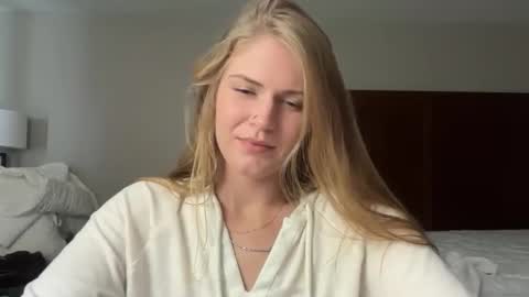 phoenixbabie21 online show from December 2025 06:14:01 PM