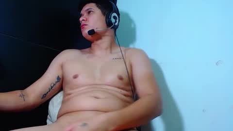 AdnierGnz online show from February 2025 07:01:02 AM