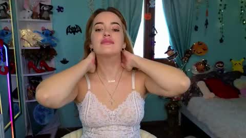 Selena online show from October 2025 07:18:01 AM