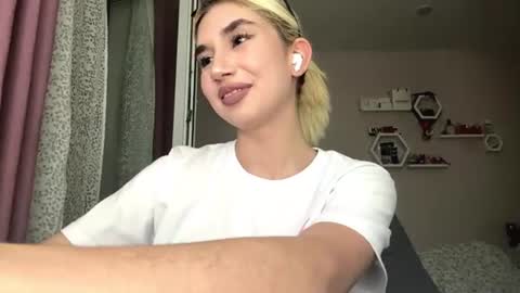 Laura online show from July 2026 08:33:01 PM