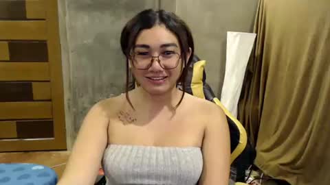 Pia online show from October 2025 08:09:02 PM