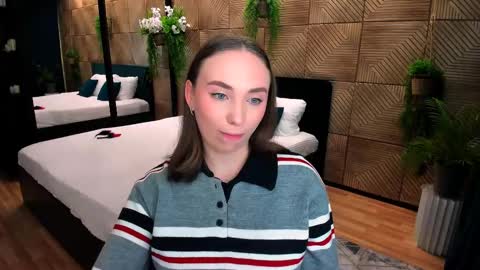 Emelie online show from October 2025 04:10:01 AM