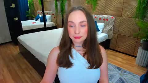 Emelie online show from June 2026 07:35:02 PM