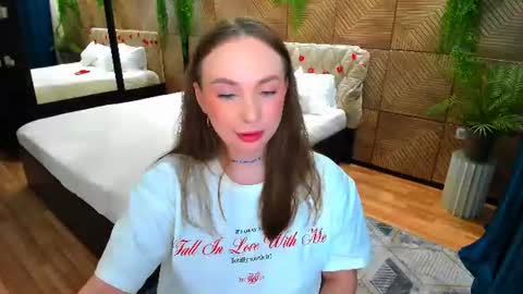 Emelie online show from June 2026 04:42:01 PM