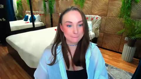Emelie online show from June 2026 07:44:01 AM