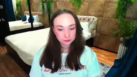 Emelie online show from June 2026 07:11:01 AM