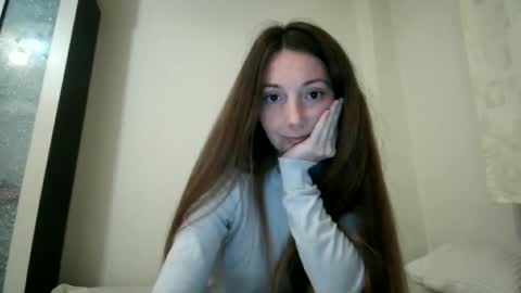 Snapshot of pieceofmoon chatting on October 2025 08:50:02 PM Moonie online show from October 2025 08:50:02 PM