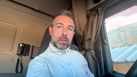 Snapshot of pierotu chatting on October 2025 06:23:02 AM pierotu online show from October 2025 06:23:02 AM