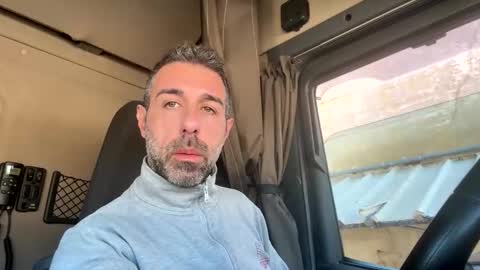 Snapshot of pierotu chatting on February 2026 09:19:02 AM pierotu online show from February 2026 09:19:02 AM