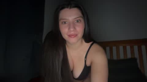 Snapshot of piink_mila chatting on June 2026 03:16:01 AM Mila online show from June 2026 03:16:01 AM